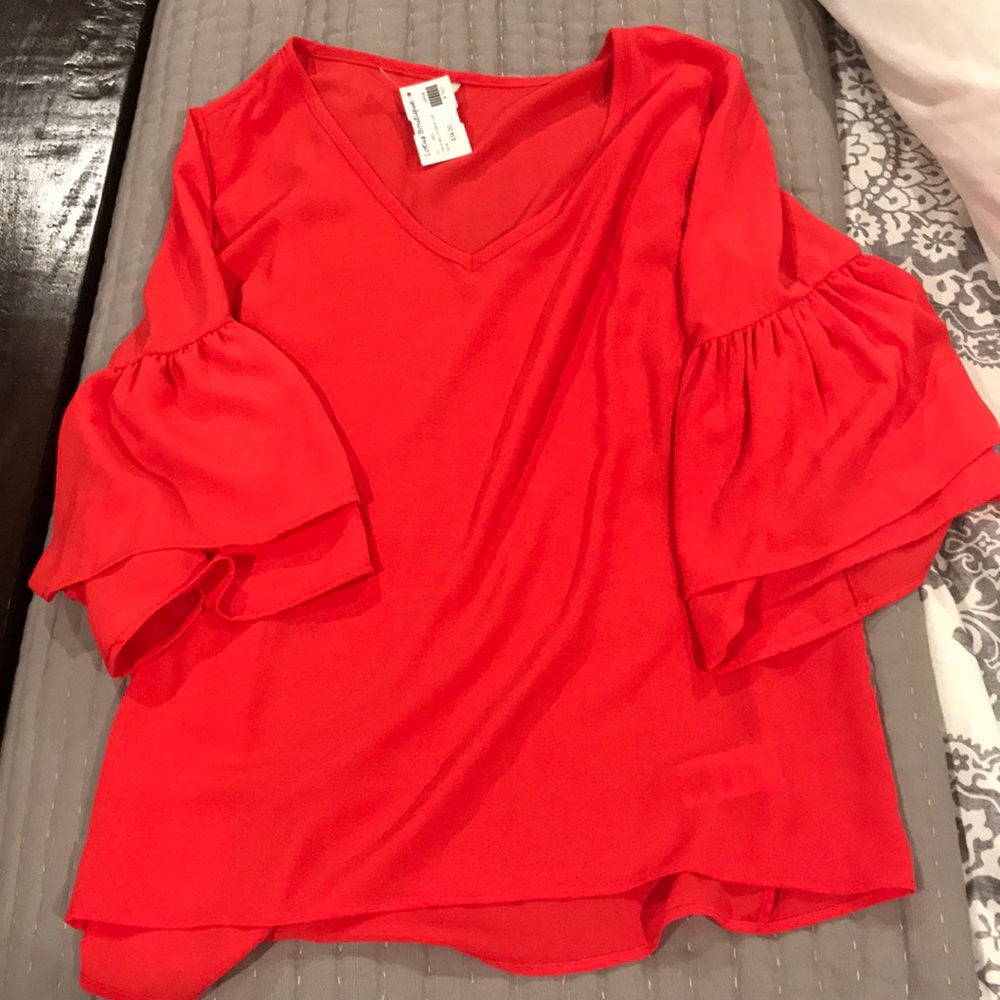Flutter sleeve blouse